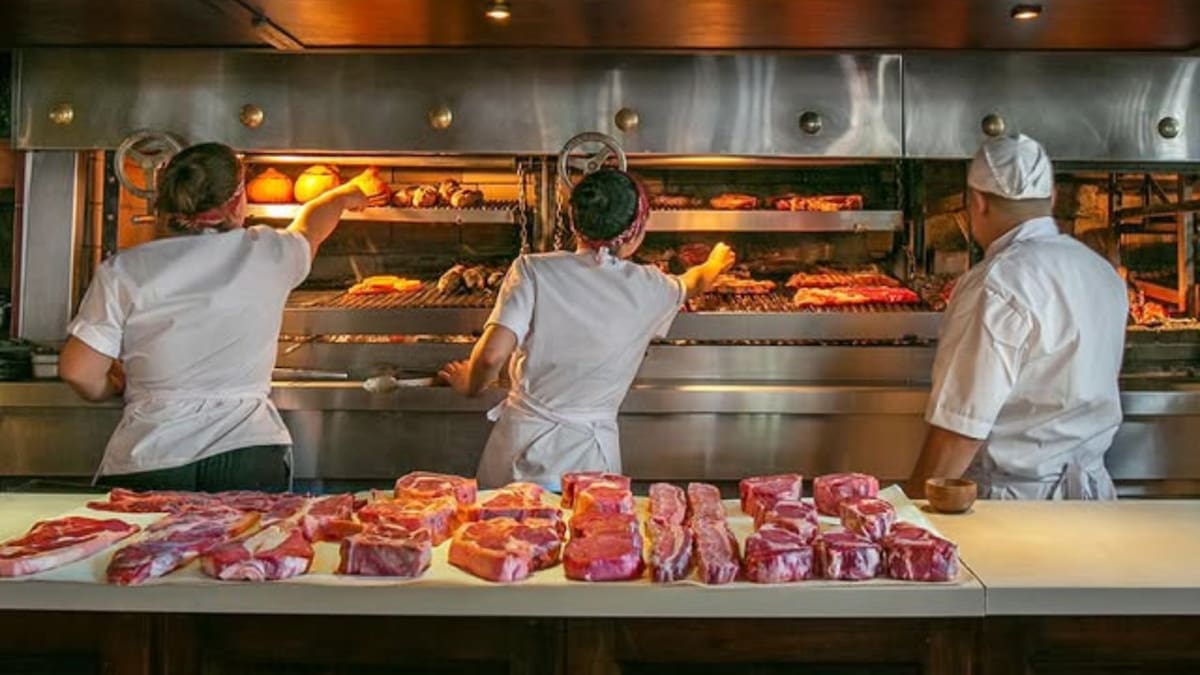 La parrilla de Palermo elegida por Messi que cautiva con sus carnes: qué platos ofrece y cuánto cuesta un menú para 2 personas