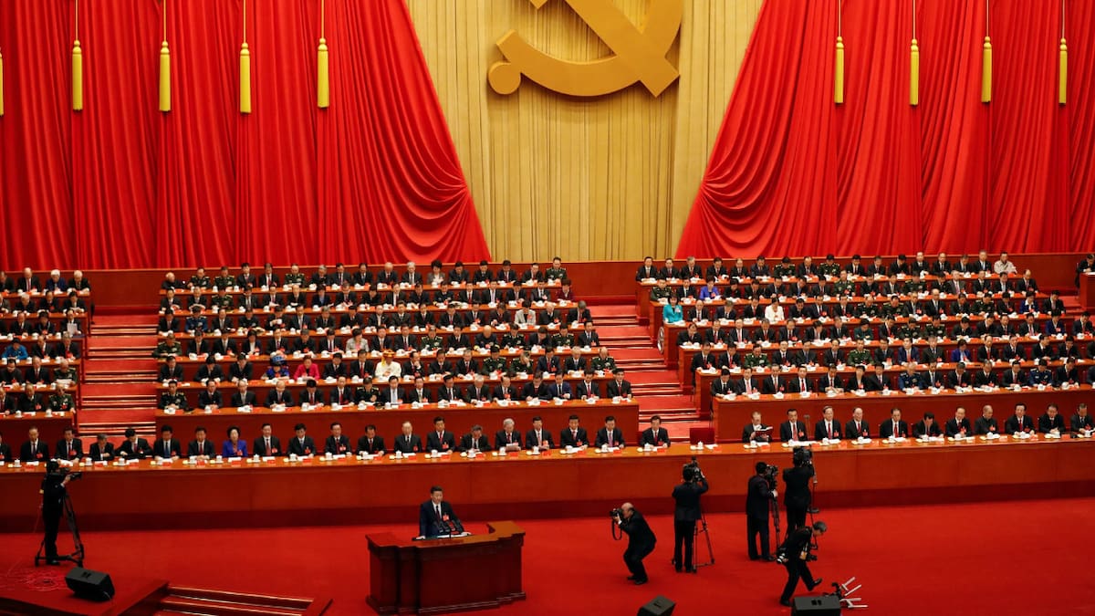 Nueva polémica con DeSantis en Florida: sancionó a colegios por "vínculos" con el Partido Comunista Chino