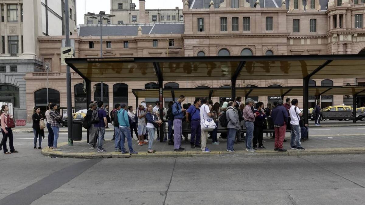 Pasajeros, colectivos, paro de colectivos, paro de transporte, transporte público, NA