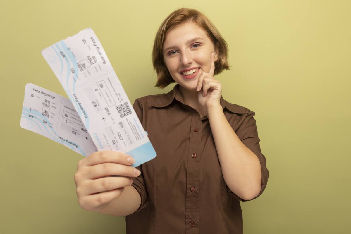 Pasajes de avión, boletos de avión. Foto: Freepik.