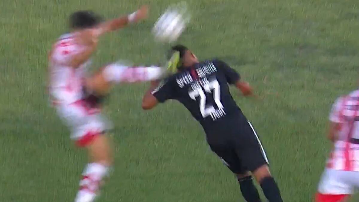 Patada de Gregorio Rodríguez a Jonathan Goitia. Foto: captura de video