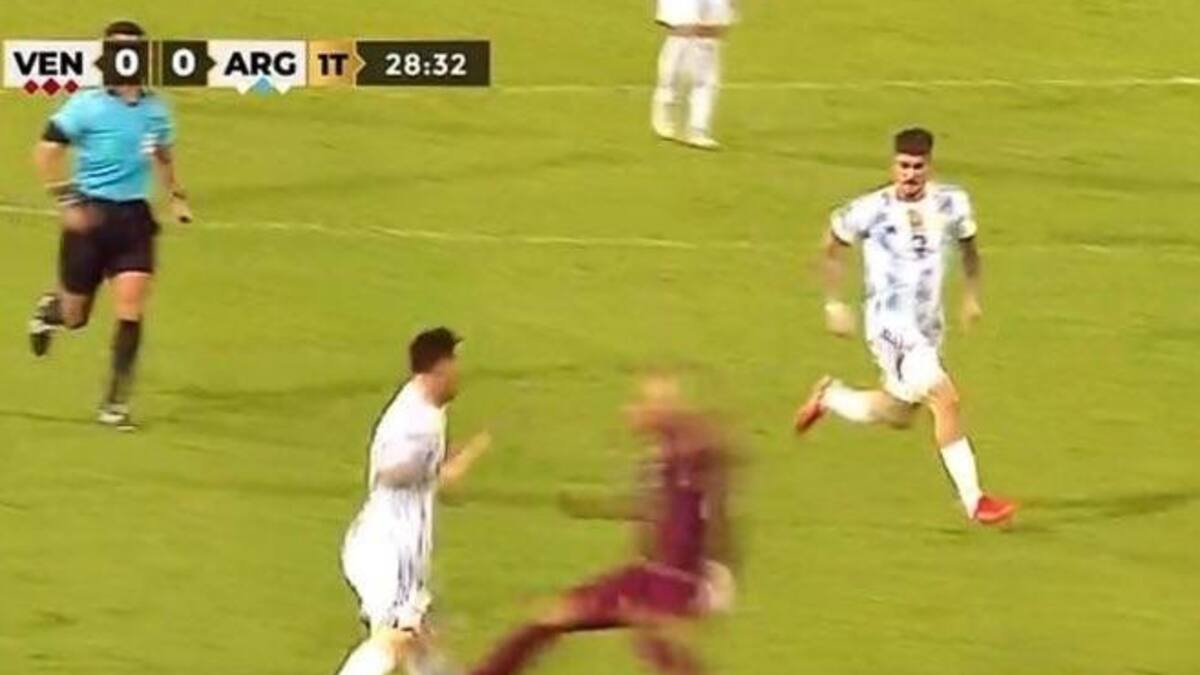 Patada Lionel Messi vs Venezuela.