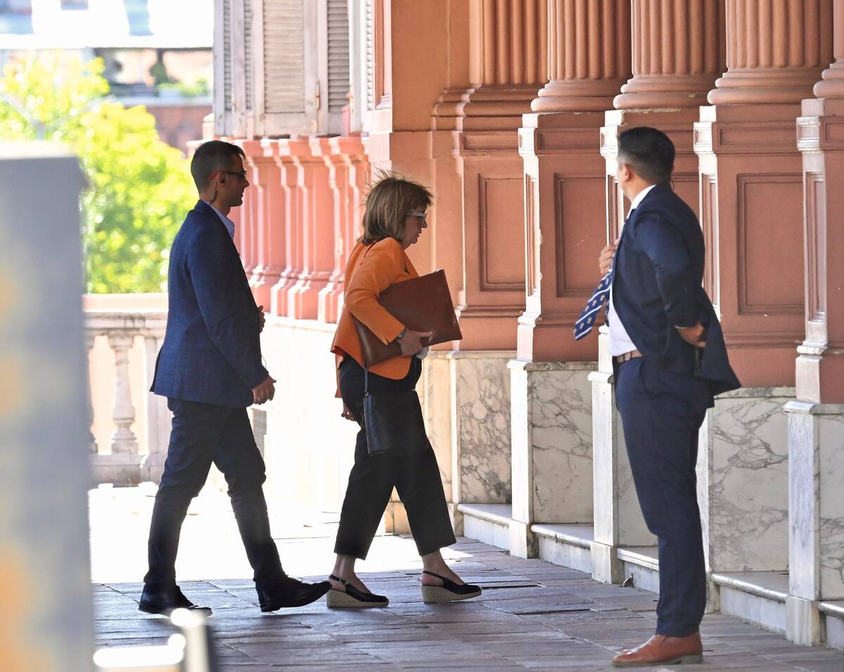 Patricia Bullrich entrando a Casa Rosada