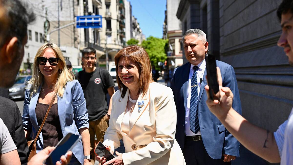 Dejará el cargo de ministra de Seguridad para ocupar una banca en el Senado.