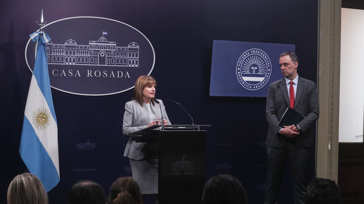 Patricia Bullrich y Manuel Adorni.