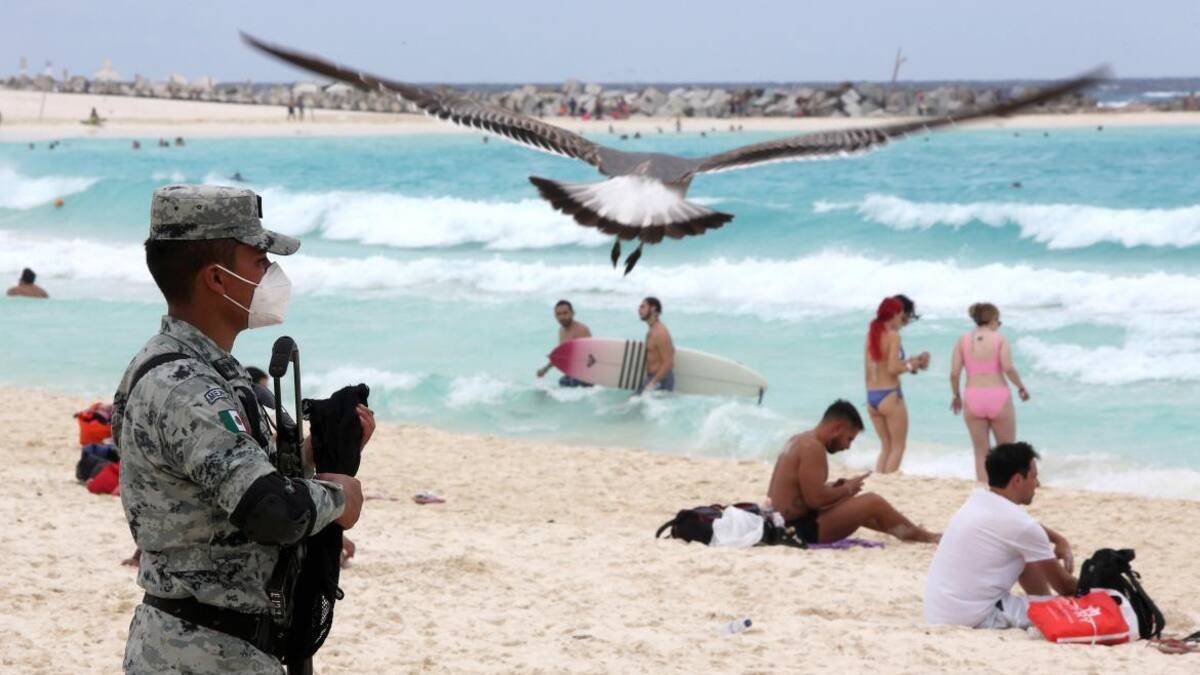 Patrulla de México recorre las playas de Cancún ante la ola de narcotráfico, AGENCIA EFE