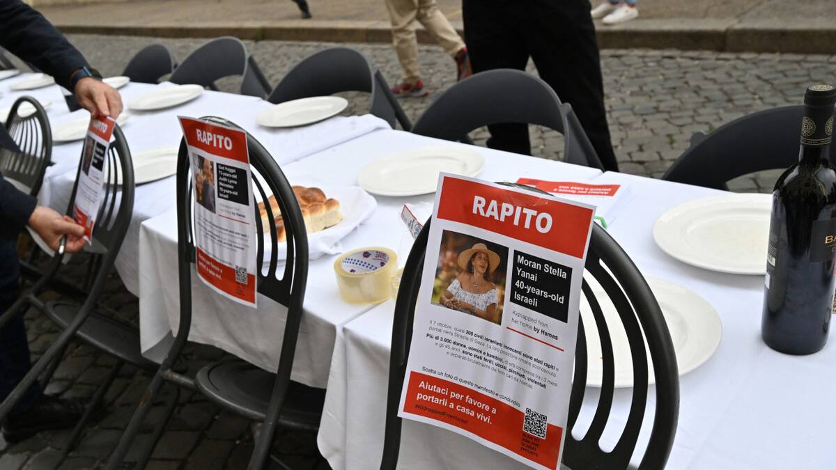 Pedido por personas secuestradas en Israel por Hamas. Foto: Telam.
