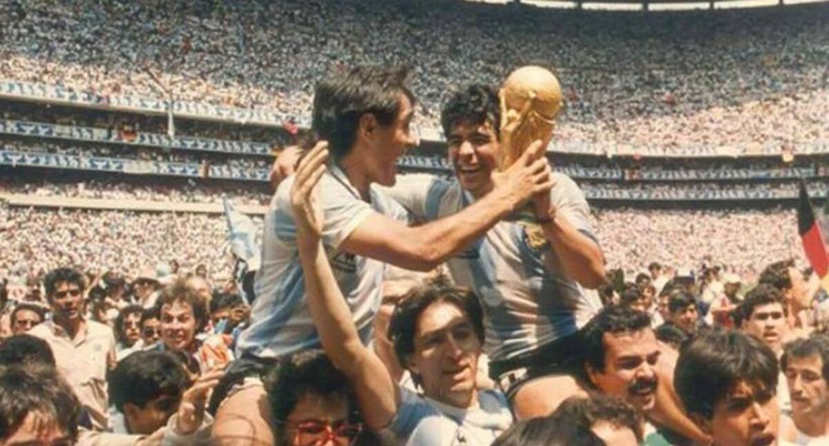 Pedro Pasculli y Diego Maradona, Mundial del 86. Foto: NA