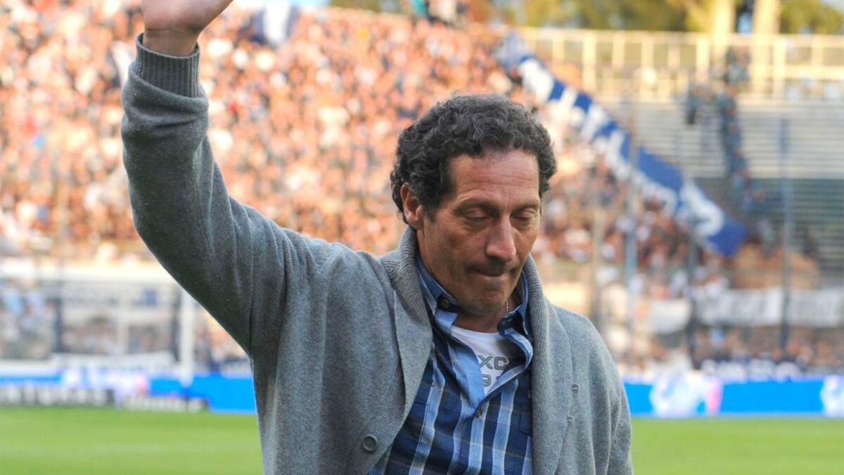 Pedro Troglio, Gimnasia y Esgrima de La Plata, fútbol