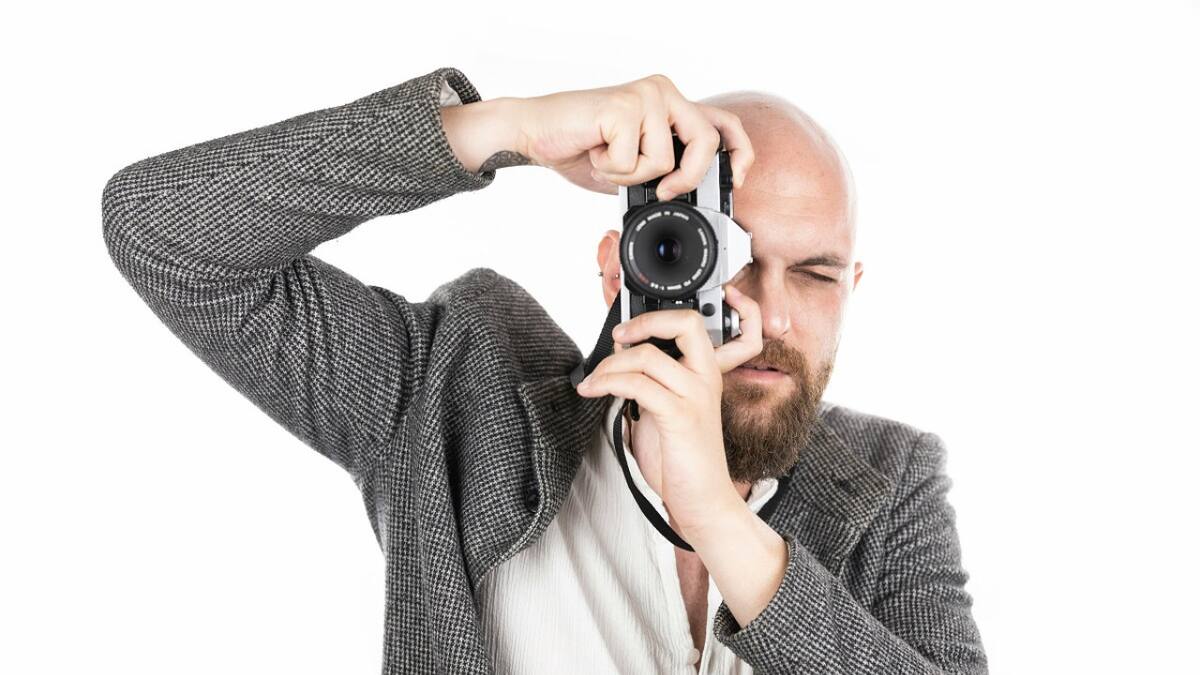 Pelado; calvo; calvicie. Foto: Unsplash.