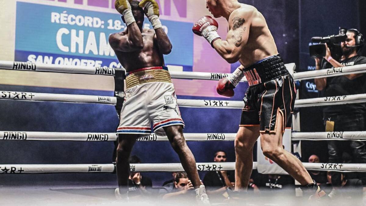 Pelea de Maravilla Martínez ante Jhon Teherán en el Luna Park. Foto: Telam.