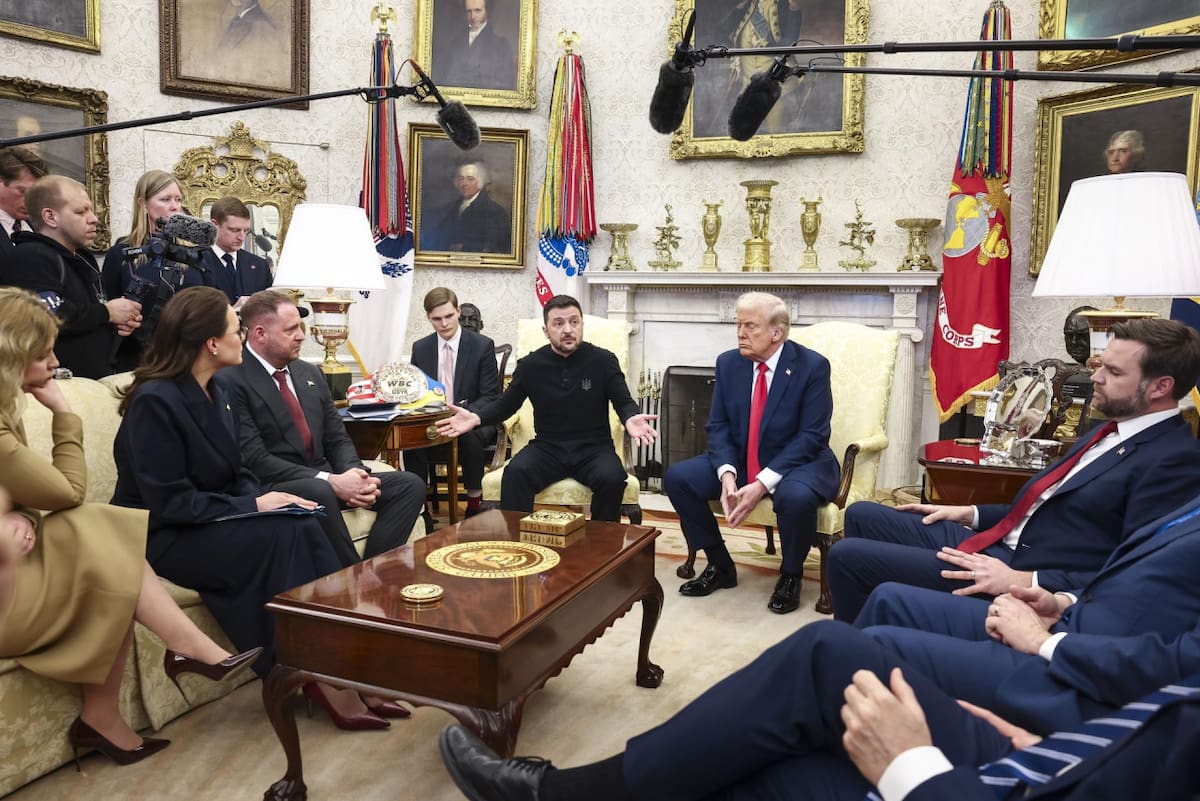 Pelea entre Donald Trump y Volodimir Zelenski. Foto: EFE/Jim Lo Scalzo