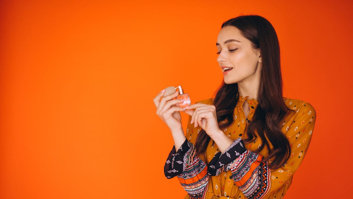 Perfume, fragancia. Foto: Freepik.