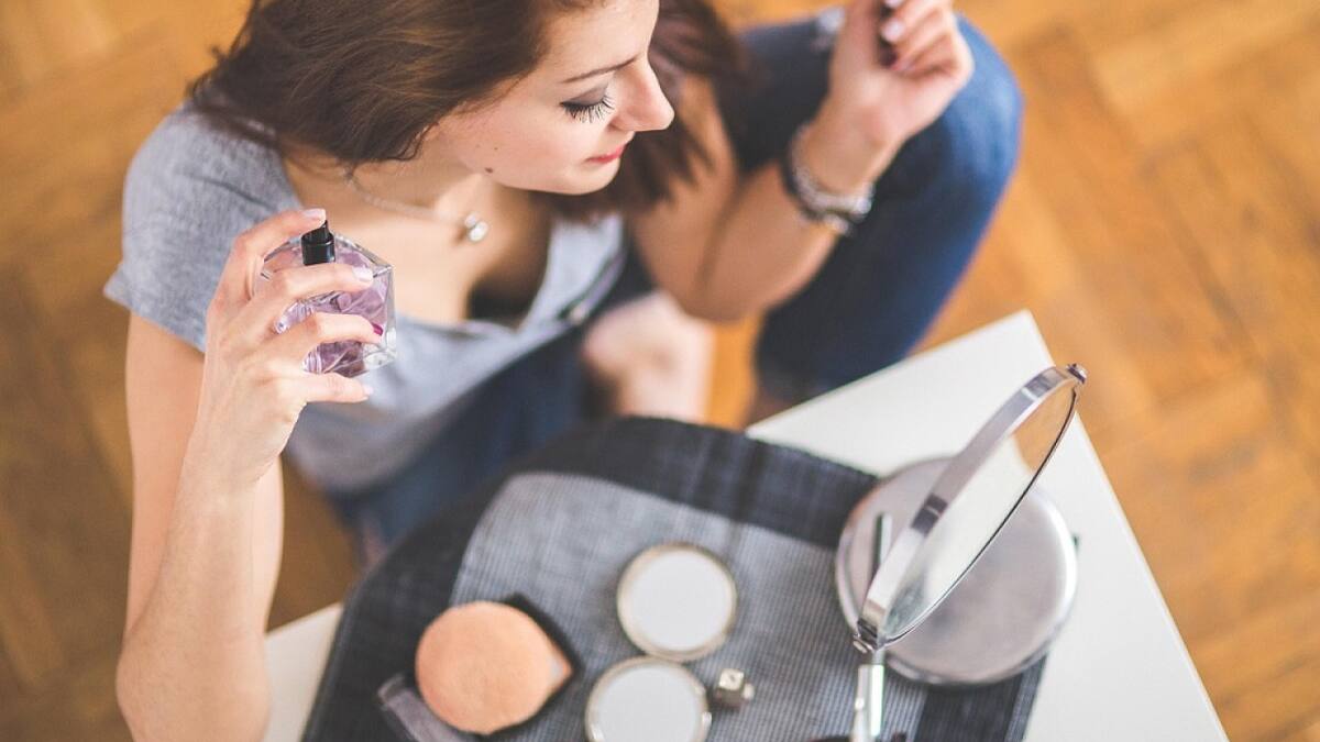 Los perfumes ya no son solo una cuestión de fragancia, sino una forma de expresión personal. Foto: Pixabay.