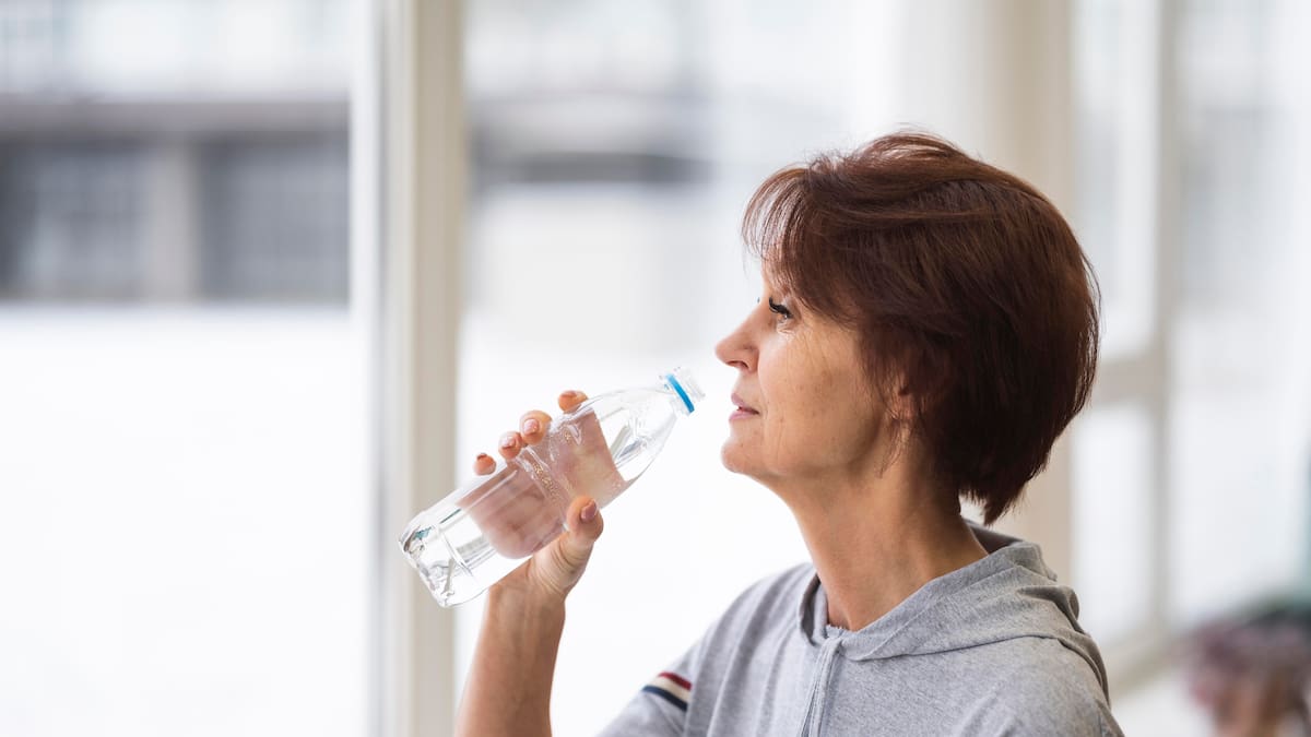 Tomar agua es bueno para la salud.