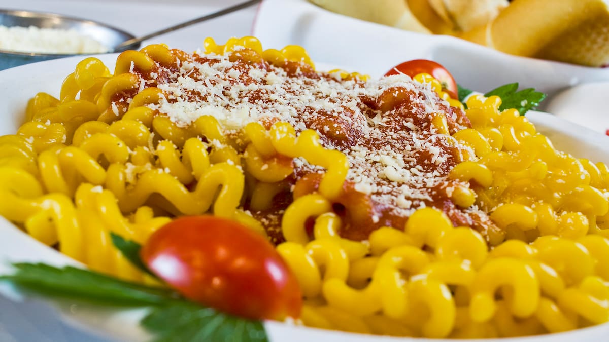 Pastas caseras, parrilla y postres abundantes: el bodegón de Buenos Aires que hace historia desde hace casi 90 años