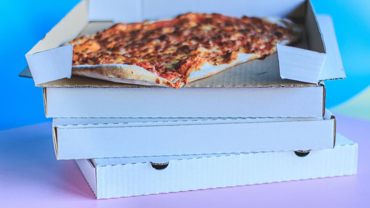A que no lo sabías: existe una explicación detrás de por qué las cajas de las pizzas son cuadradas en vez de redondas