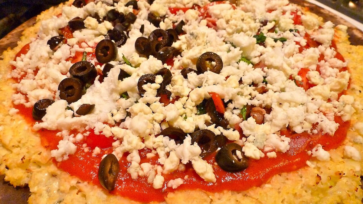 La pizza sin harina que pocos conocen: se hace con verdura y lleva solo 4 ingredientes