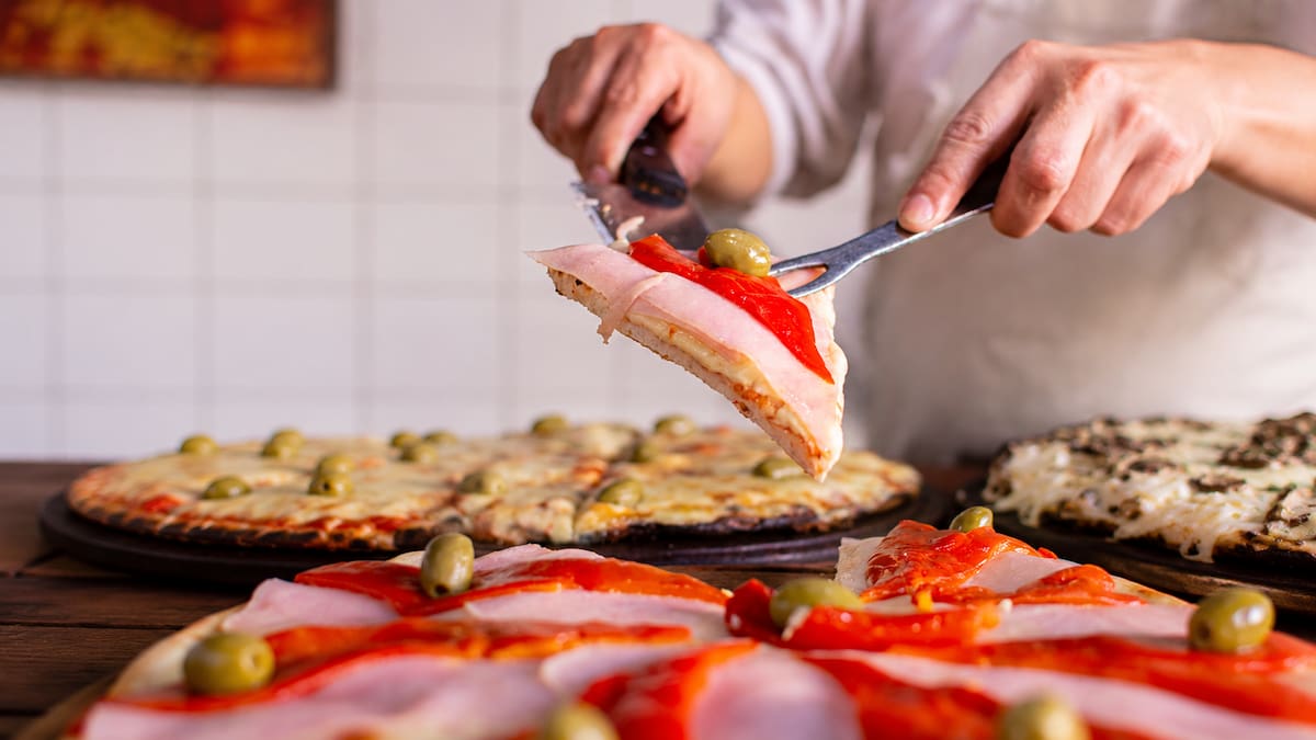 Las mejores pizzerías para comer pizza al molde en CABA: historia y precios de los templos porteños