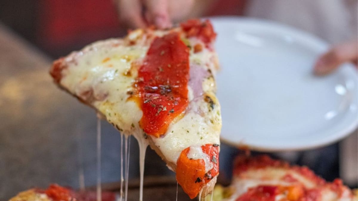 La histórica pizzería de Corrientes más antigua que el Obelisco.