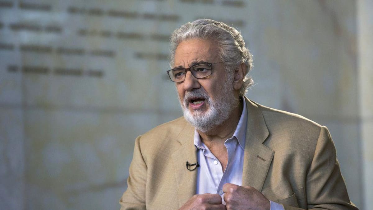 Medio centenar de personas en rechazo al concierto de Plácido Domingo en Mérida