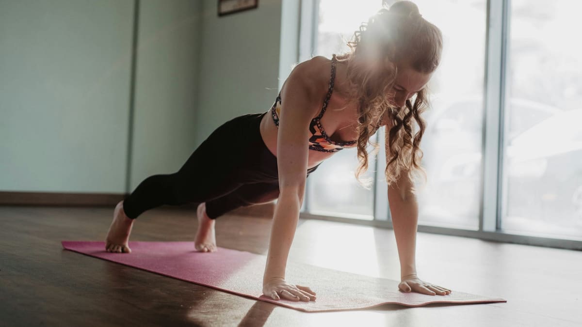 La plancha es un ejercicio muy recomendado. Foto: Unsplash