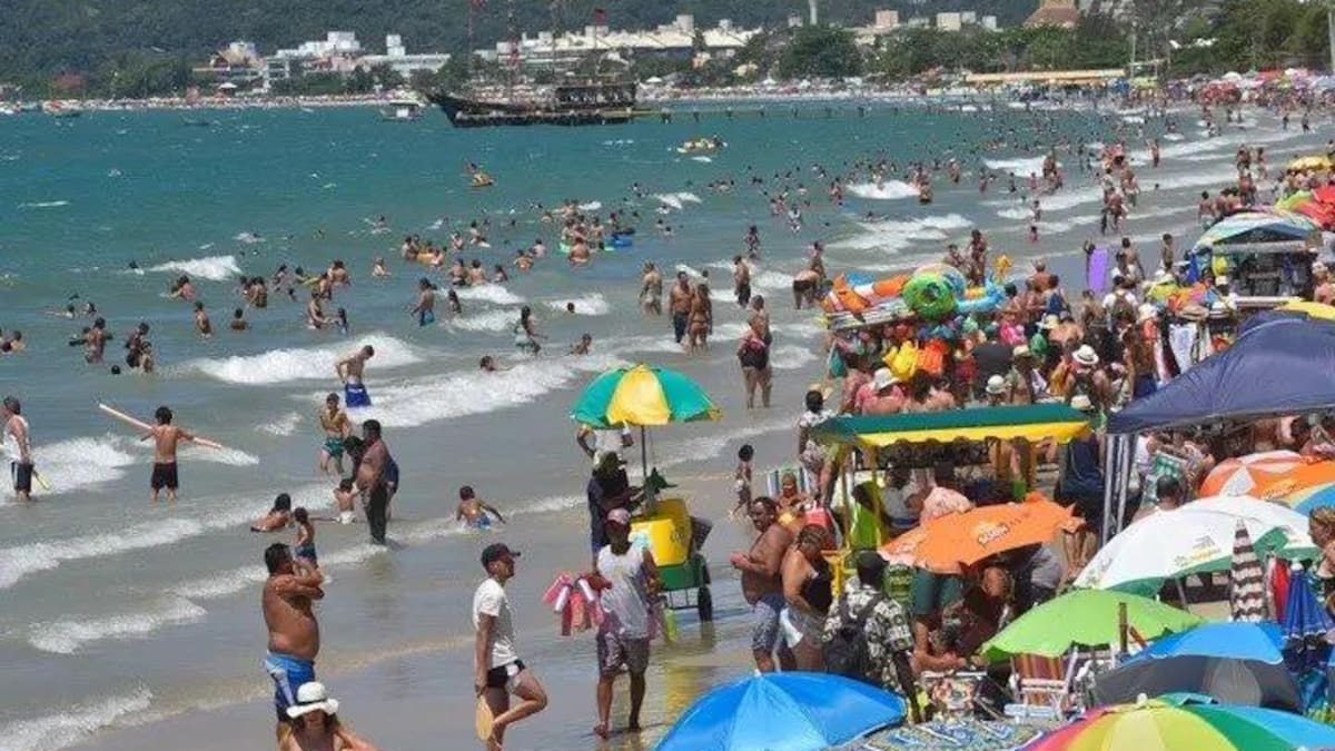 Brasil rompe récords con los turistas argentinos: los datos que festejan en el país vecino
