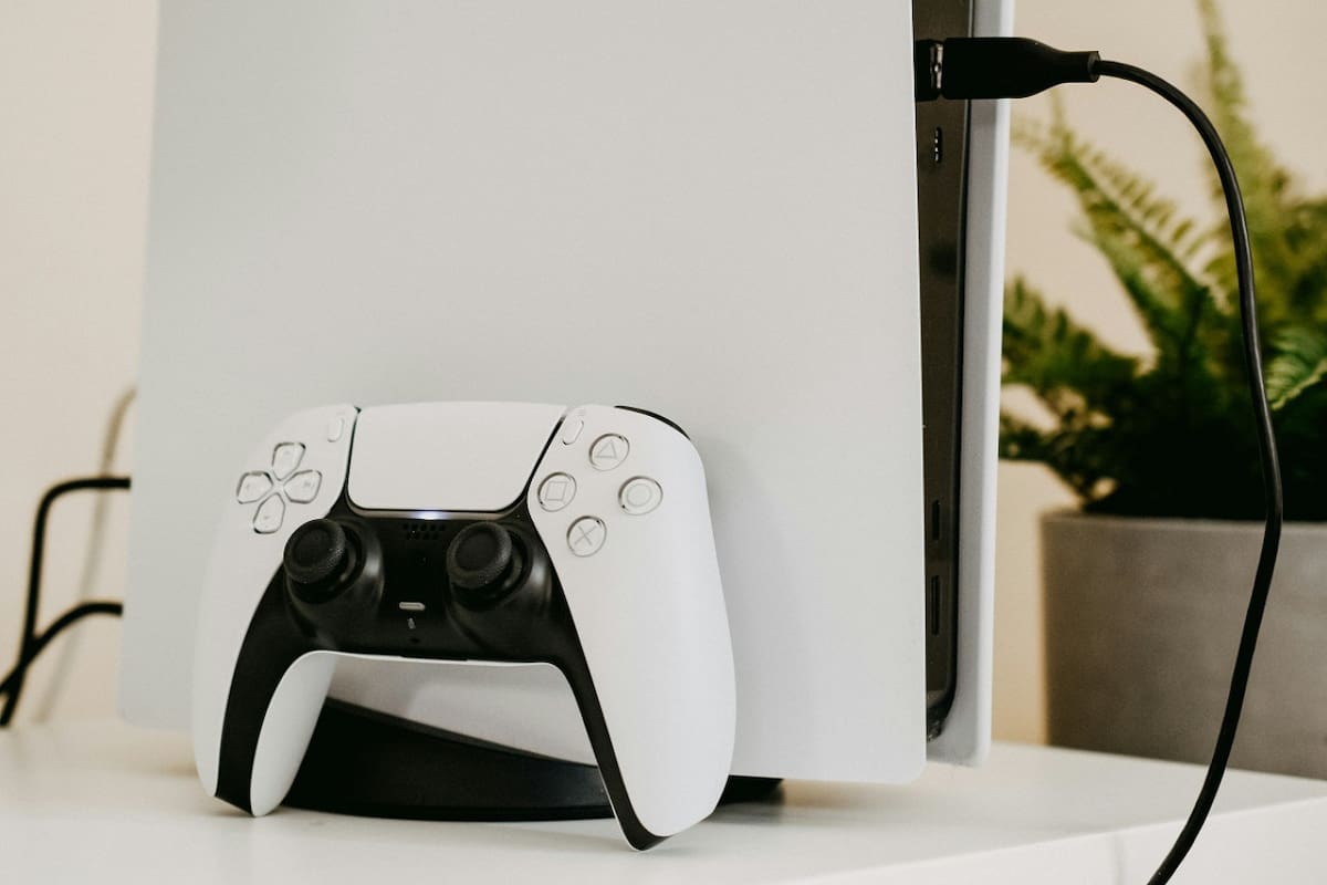 PlayStation 5; consolas; videojuegos. Foto: Unsplash.