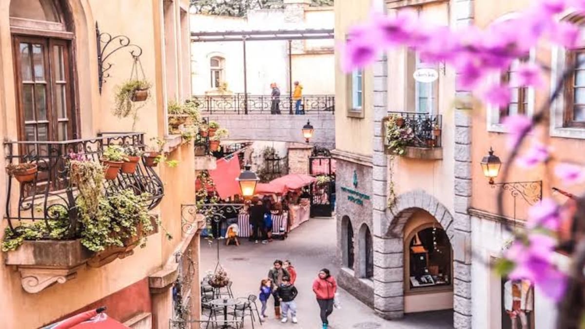 Parece un pueblito de Italia, pero está en Buenos Aires: el paseo de compras al aire libre que sorprende a 30 kilómetros de CABA