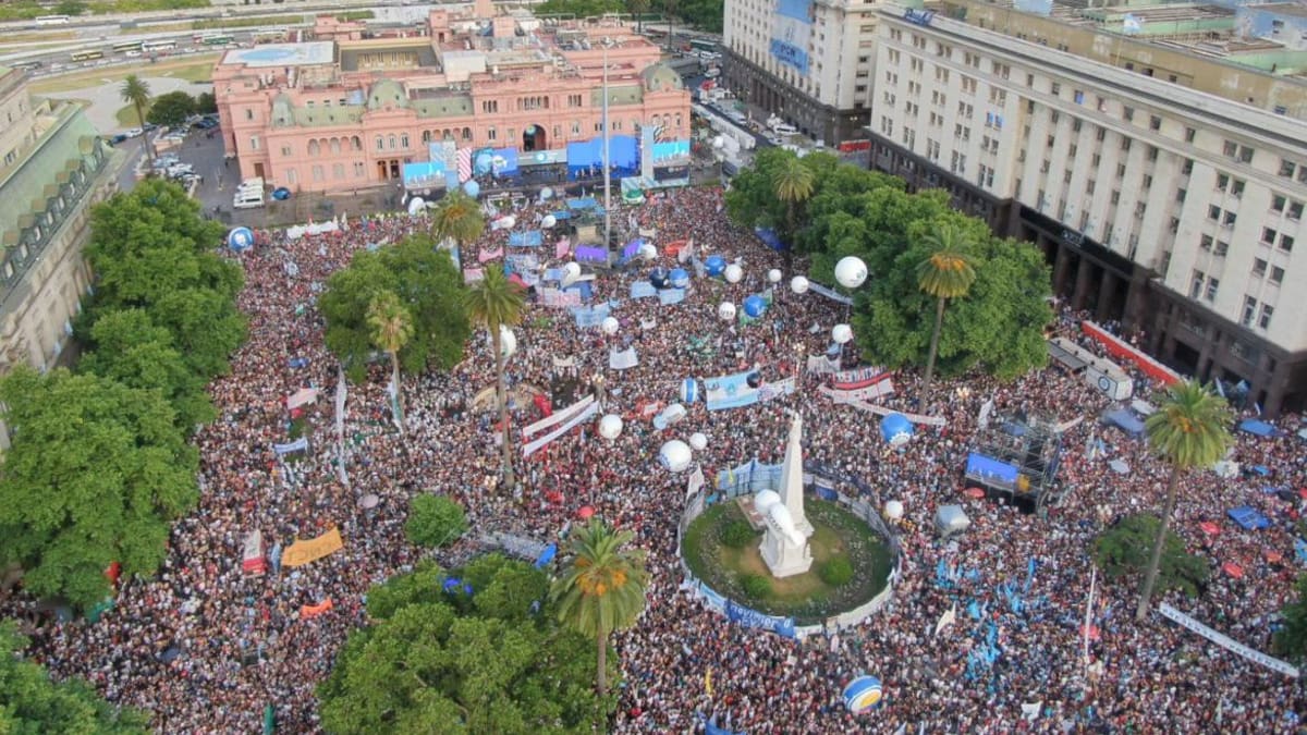 Plaza de Mayo colmada en la asunción de Alberto Fernández