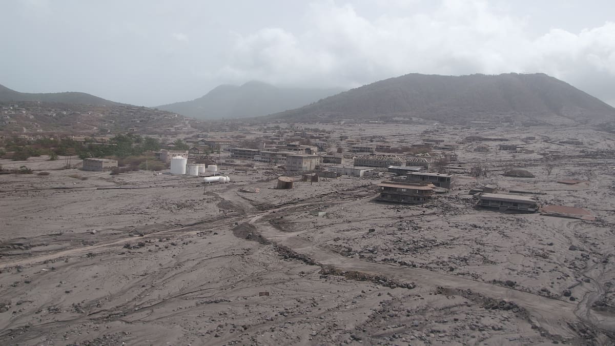 De ser hogar de miles de habitantes a quedar enterrada bajo cenizas y lava: la única “capital fantasma” del mundo está en el Caribe