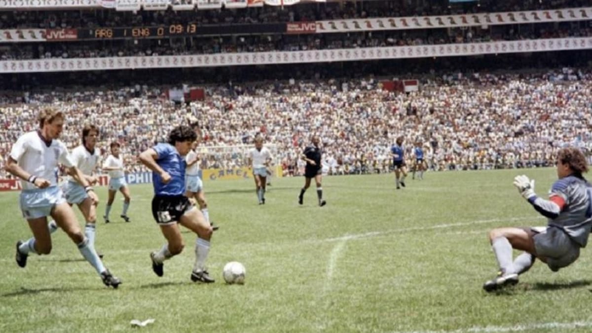 Polémica por la camiseta de Maradona: Dalma y Claudia aseguran que la tienen ellas