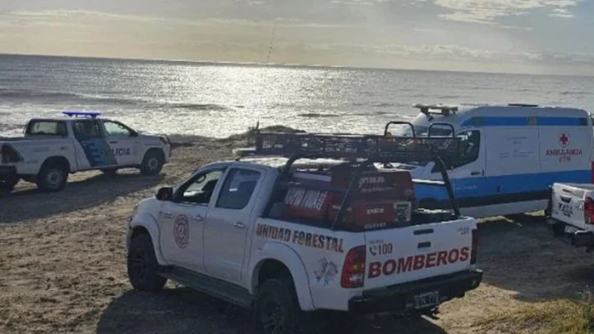 Tragedia en la Costa Atlántica: se metió al agua a navegar en kayak, pero volcó y murió ahogado