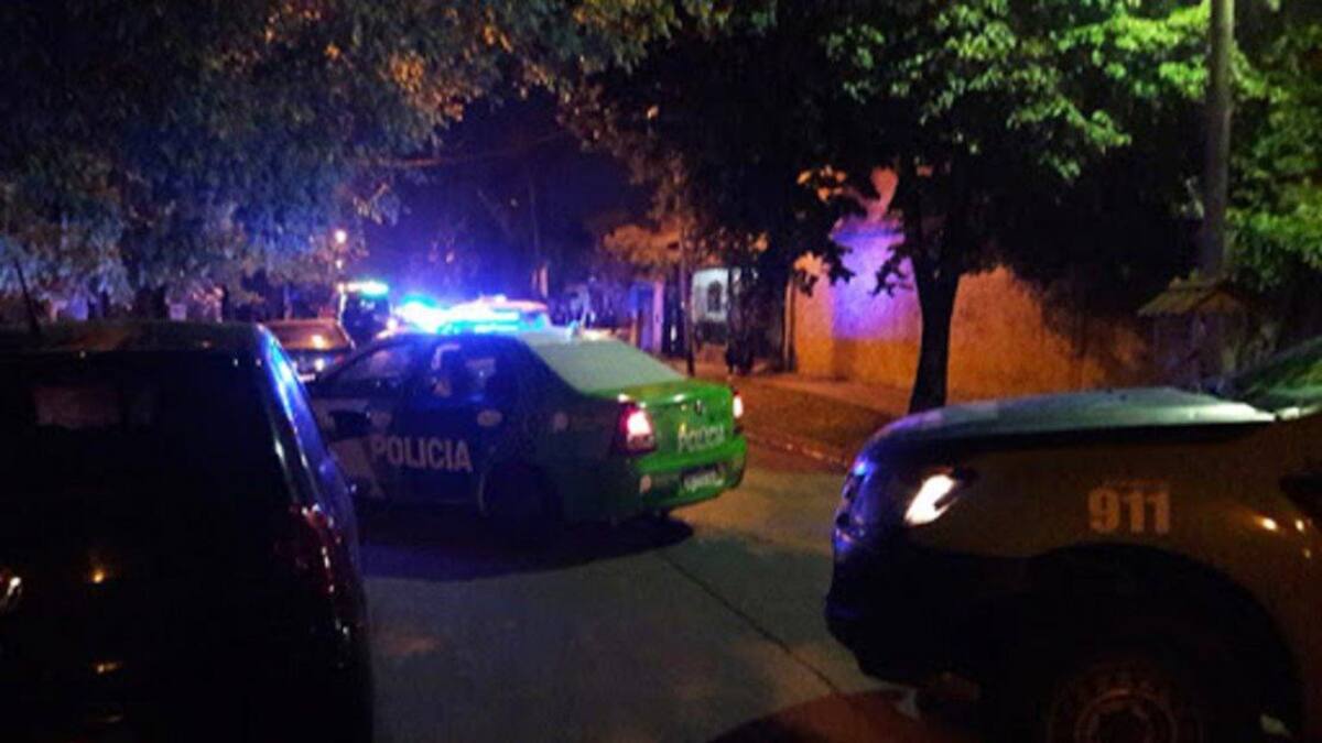 Policía de la Ciudad baleado por la espalda durante un robo en Isidro Casanova, NA