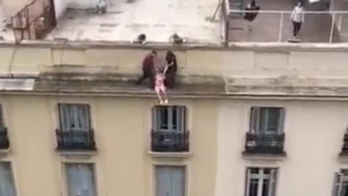 Policía de la Ciudad rescataron a embarazada de caer al vacío