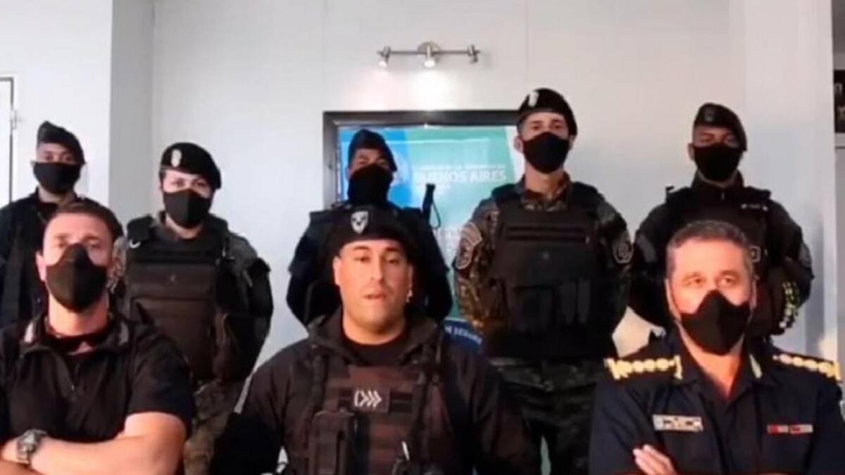 Policia que hicieron la venia a Patricia Bullrich