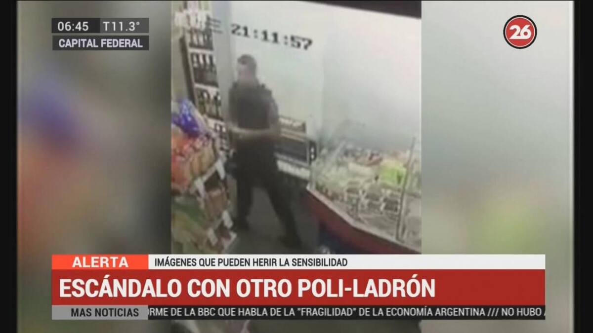 Separan de la fuerza a policía que fue filmado robando fiambre en supermercado
