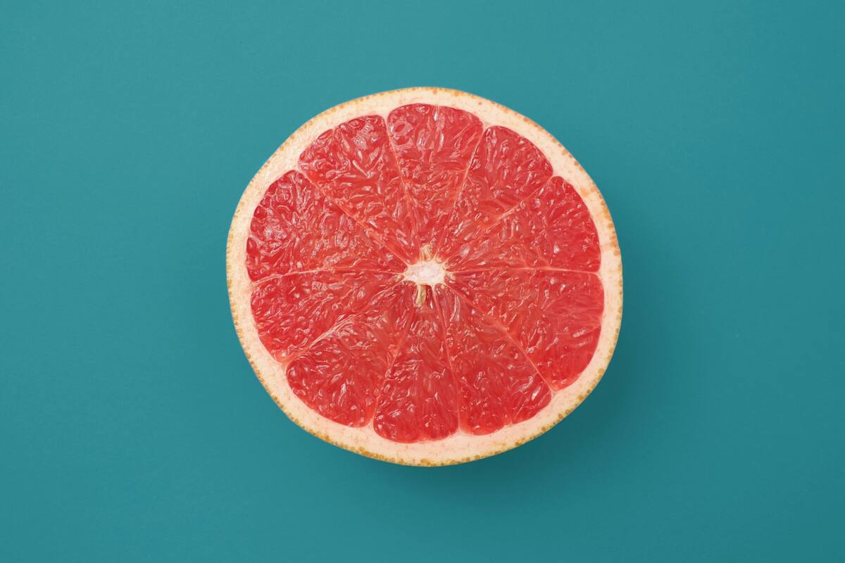 Pomelo, fruta. Foto Unsplash.