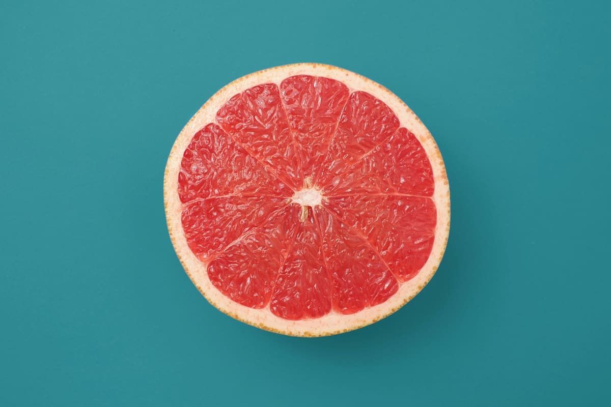 Pomelo, fruta. Foto Unsplash.