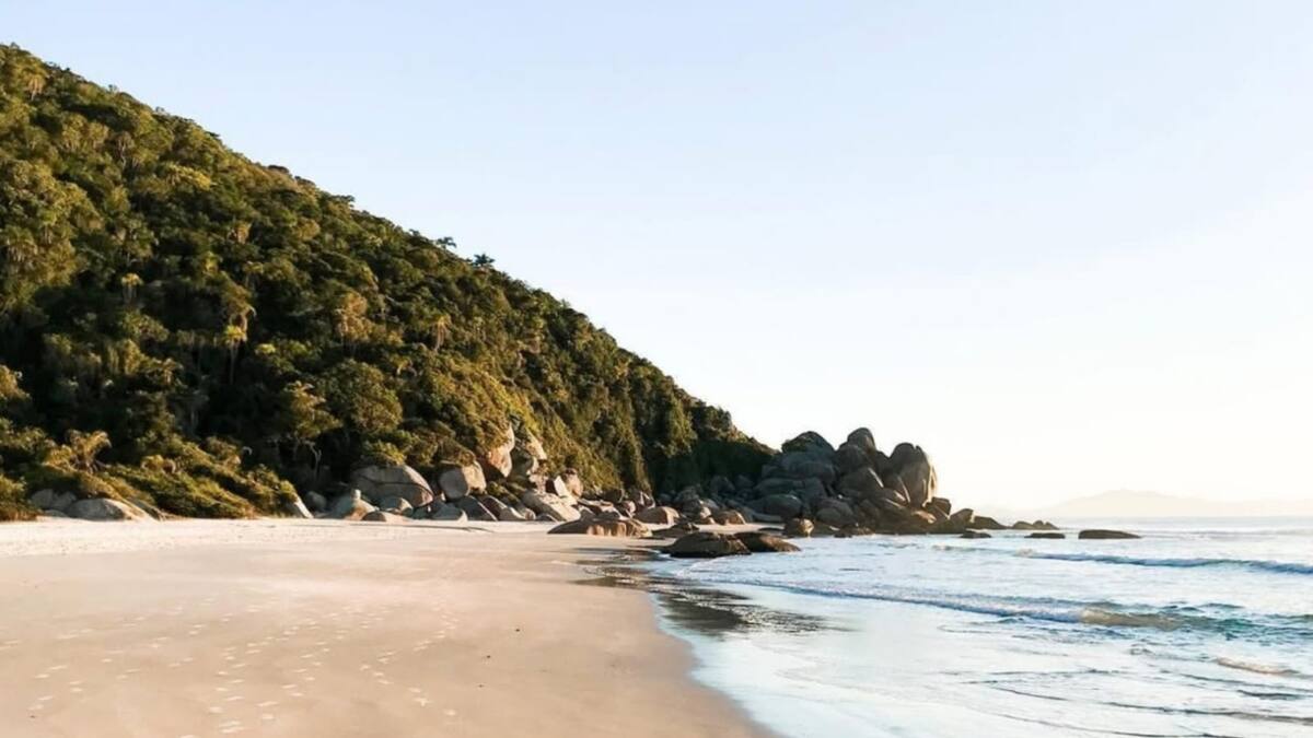 Las playas de Governador Celso Ramos, en Brasil, son tranquilas y paradisíacas. Foto: Instagram / praiadepalmas.