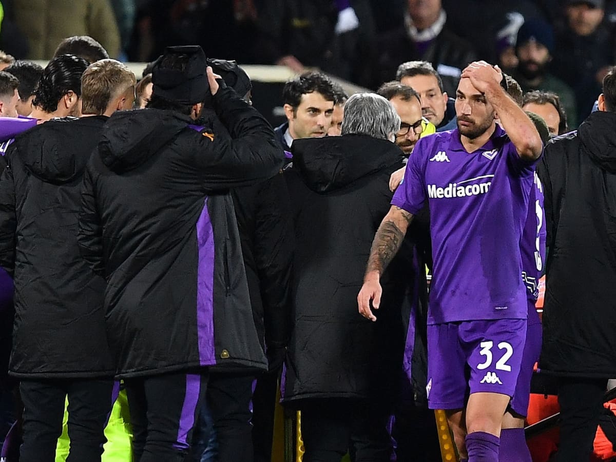 Preocupación en Fiorentina-Inter por la descompensación de Edoardo Bove. Foto: Reuters