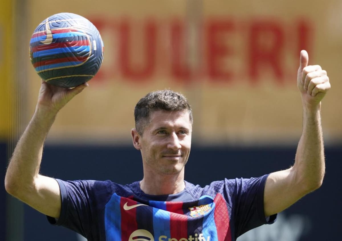 Presentación oficial de Robert Lewandowski en Barcelona. Foto: EFE.