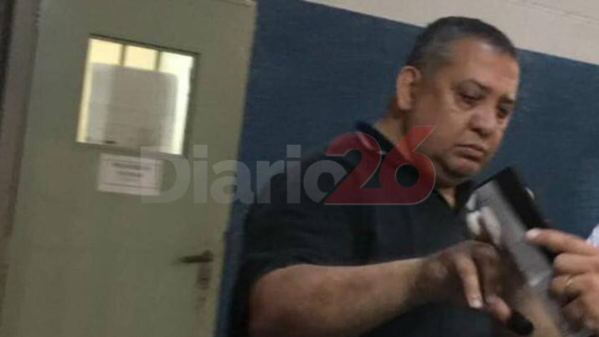 Primera foto de Luis DElía detenido en Comodoro Py