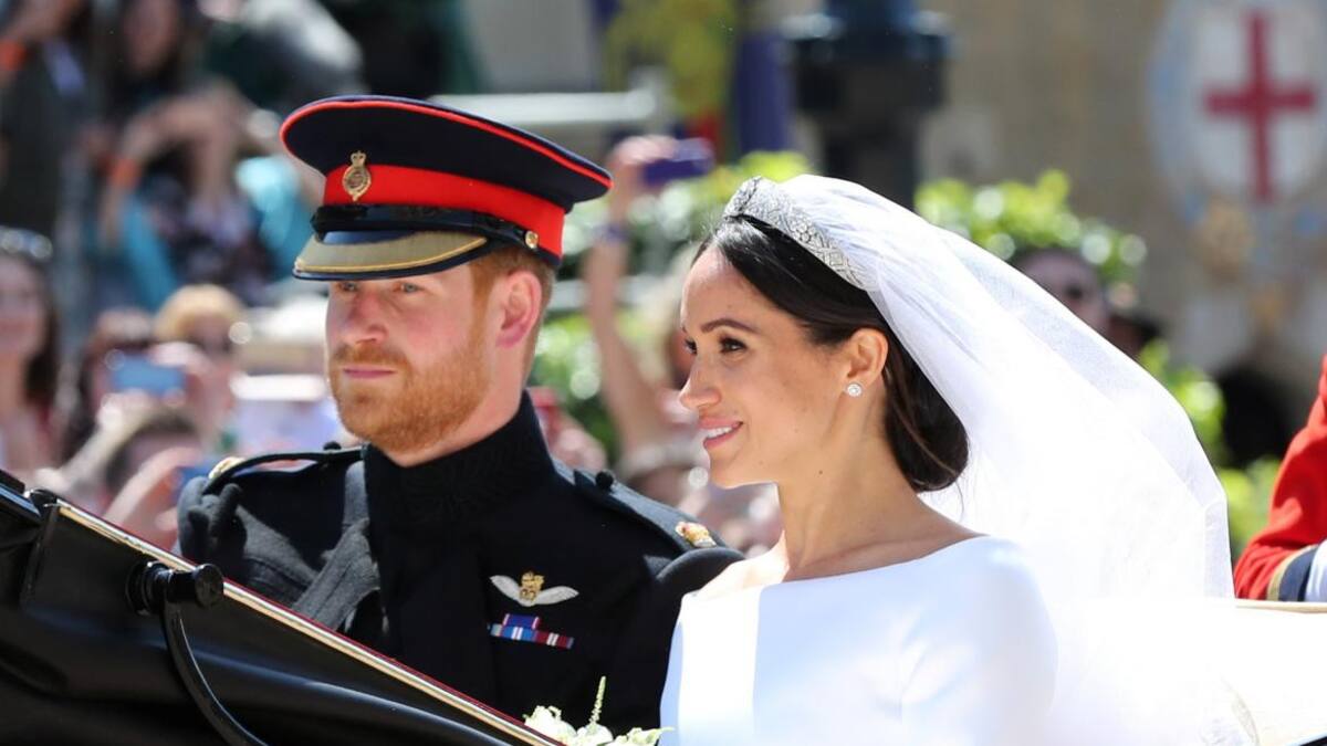Príncipe Harry y Meghan Markle recorren la ciudad en carruaje (Reuters)