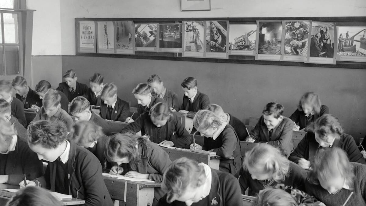 Prohibido el uso del celular en las escuelas italianas. Foto: Unsplash.