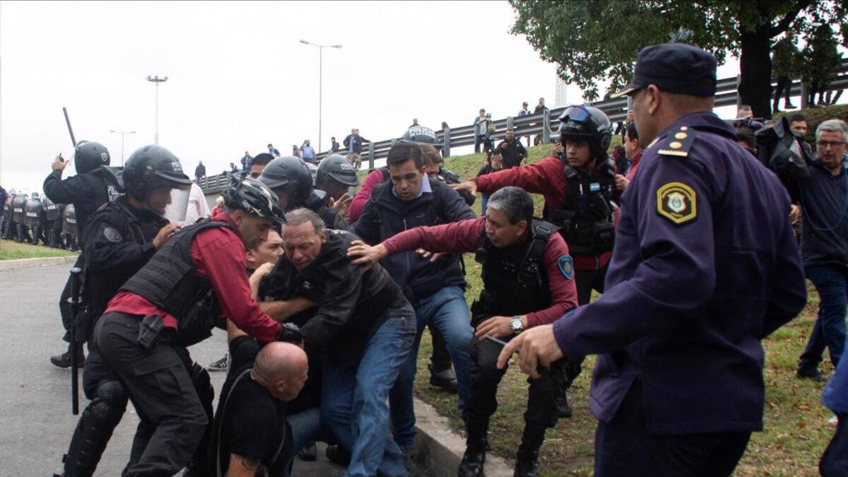 Protesta de colectiveros, agresión a Sergio Berni, NA