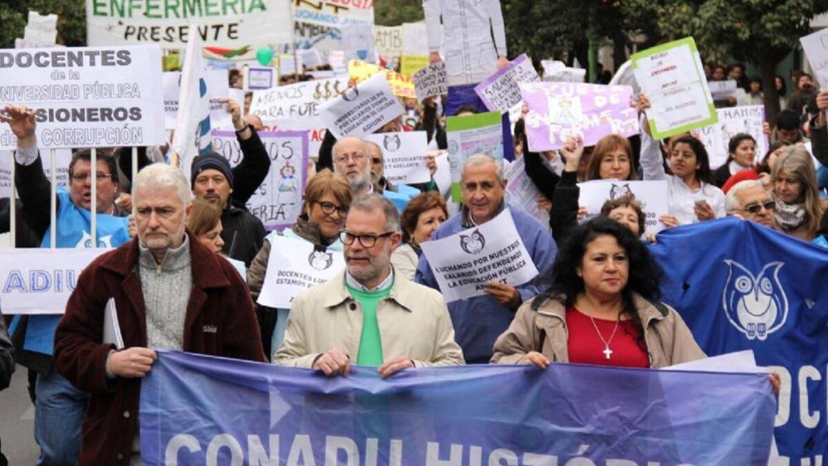 Protesta de docentes universitarios - Educación - Política