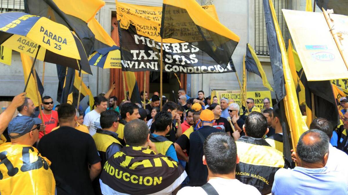 Protesta de taxista contra Uber en Legislatura, NA