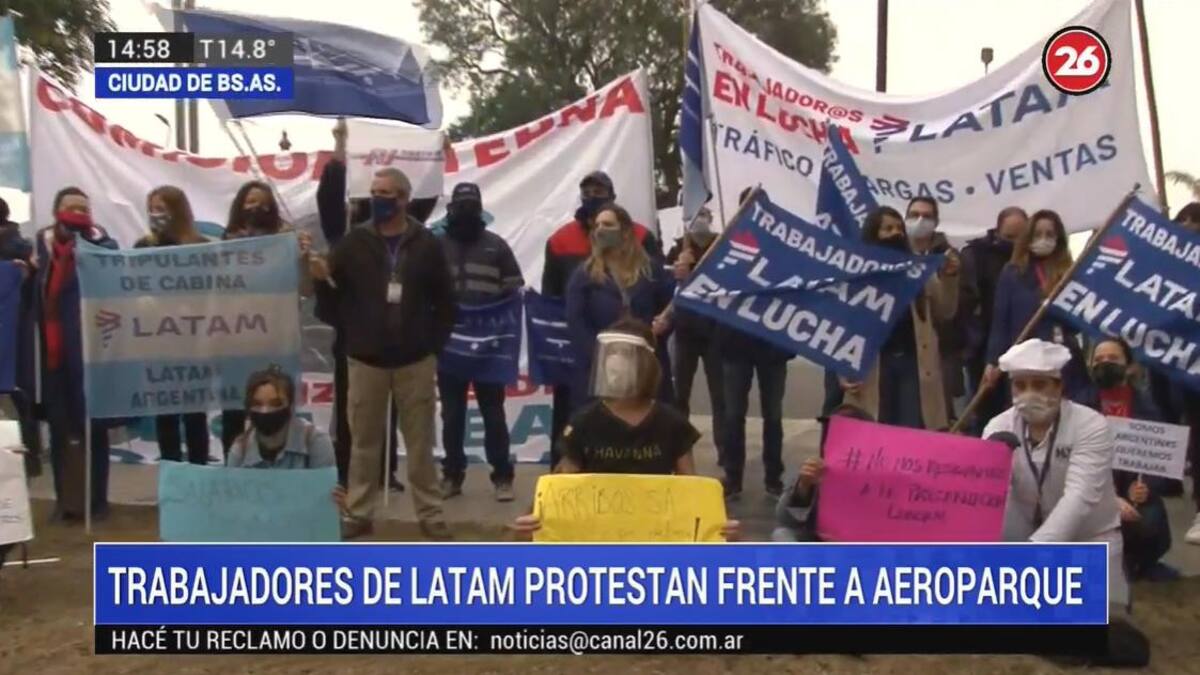 Protesta de trabajadores de LATAM frente a Aeroparque Jorge Newbery, Canal 26