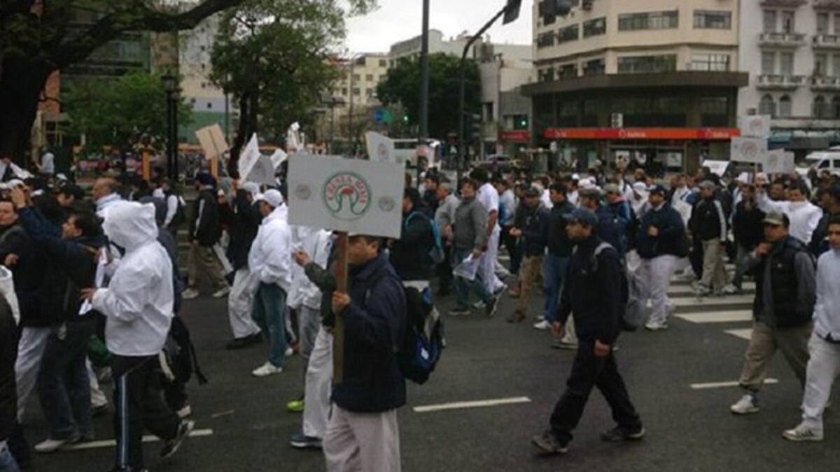 Protesta de trabajores de Cresta Roja (Twitter)